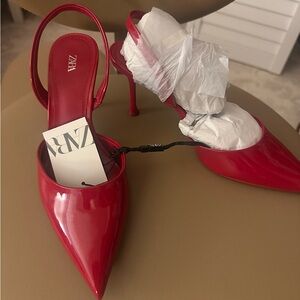 NWT ZARA Patent Leather Pointed Toe Kitten Heel